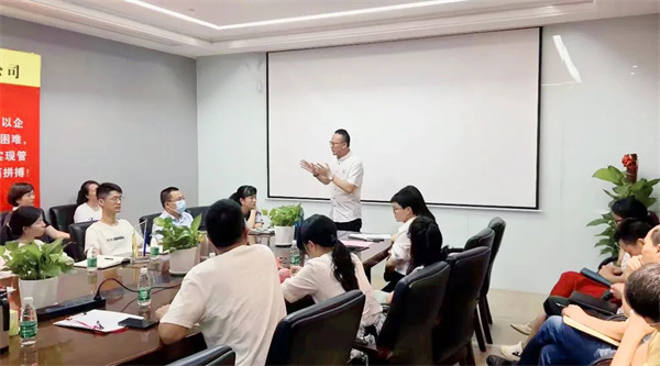 星亿咨询集团福建分公司总经理胡亦涵老师致辞