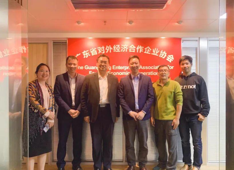 2 月 10 日 广东省对外经济合作企业协会驻莫斯科代表处首席代表&俄罗斯粤商会会长孙继业、秘书长于超先、秘书长李钦武、星亿咨询集团商业服务中心总经理武文盛（左3）、项目总监谭懿（左2）合影
