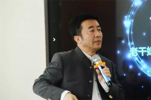 星亿商学院院长王棡